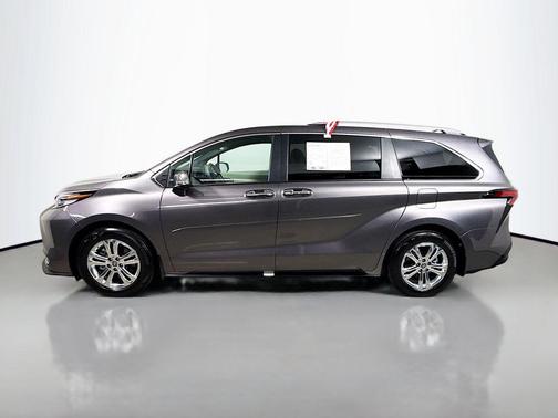 2023 Toyota Sienna Platinum