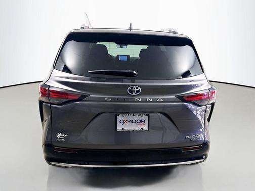 2023 Toyota Sienna Platinum