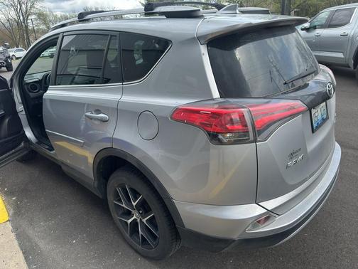 2017 Toyota RAV4 SE