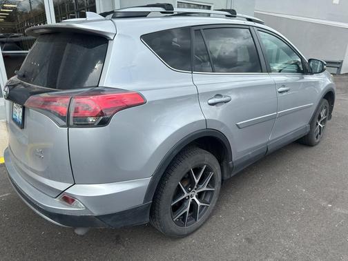 2017 Toyota RAV4 SE