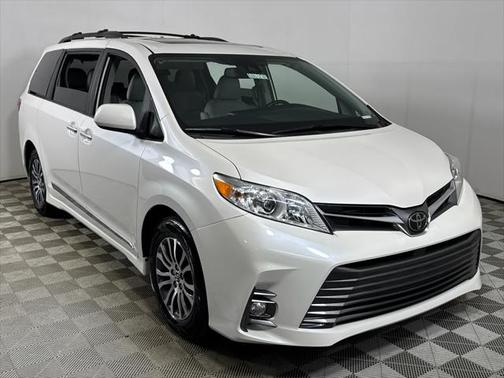 2020 Toyota Sienna XLE Premium