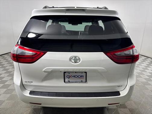 2020 Toyota Sienna XLE Premium