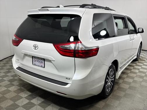 2020 Toyota Sienna XLE Premium