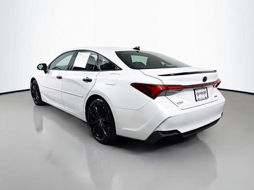 2022 Toyota Avalon Hybrid XSE