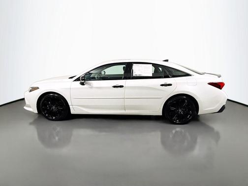 2022 Toyota Avalon Hybrid XSE