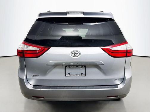 2019 Toyota Sienna XLE
