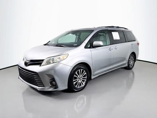 2019 Toyota Sienna XLE