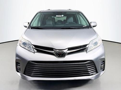 2019 Toyota Sienna XLE
