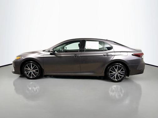 2024 Toyota Camry Hybrid XLE