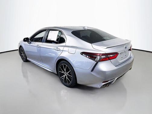 2024 Toyota Camry Hybrid SE