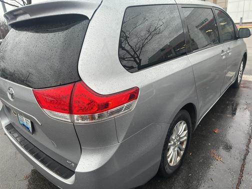 2014 Toyota Sienna XLE