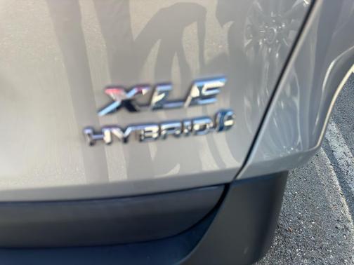 2021 Toyota RAV4 Hybrid XLE