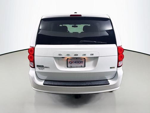 White Knuckle Clearcoat 2018 Dodge Grand Caravan SE