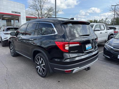 Crystal Black Pearl 2022 Honda Pilot Touring 8-Passenger