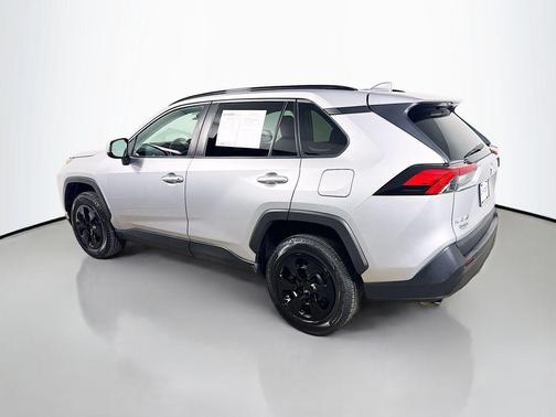 Silver Sky Metallic 2019 Toyota RAV4 LE
