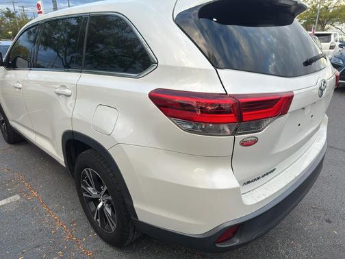 2019 Toyota Highlander LE I4
