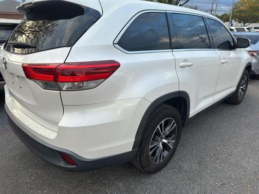 2019 Toyota Highlander LE I4