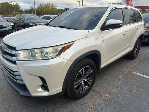 2019 Toyota Highlander LE I4