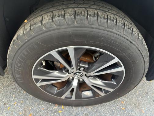 2019 Toyota Highlander LE I4