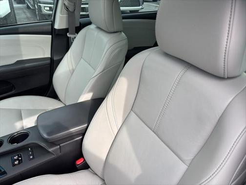 2016 Toyota Avalon Hybrid XLE Premium