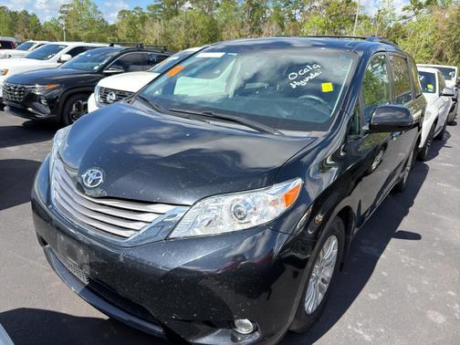 2017 Toyota Sienna XLE