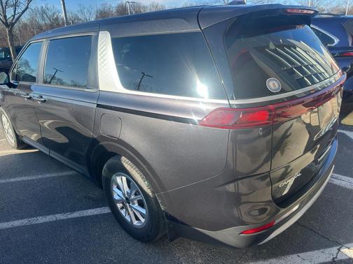 2023 Kia Carnival LX