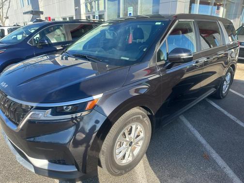 2023 Kia Carnival LX