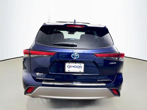 2022 Toyota Highlander Hybrid Platinum