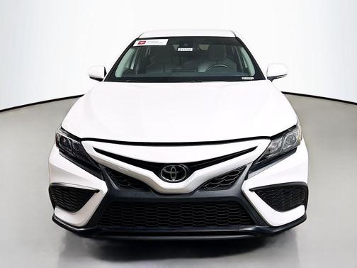 Ice Cap 2023 Toyota Camry SE
