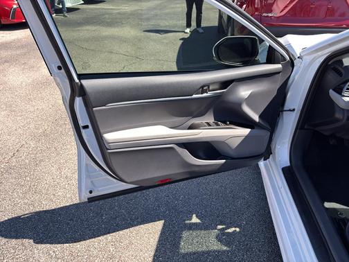 Ice Cap 2023 Toyota Camry SE