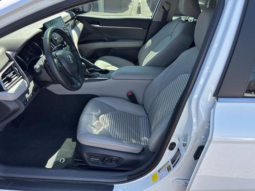 Ice Cap 2023 Toyota Camry SE