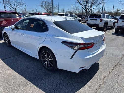 Ice Cap 2023 Toyota Camry SE