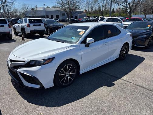 Ice Cap 2023 Toyota Camry SE