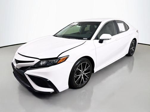 Ice Cap 2023 Toyota Camry SE