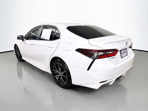 Ice Cap 2023 Toyota Camry SE