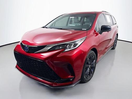 2023 Toyota Sienna XSE 7 Passenger