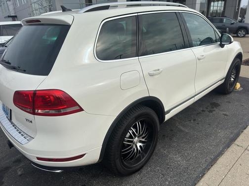 2011 Volkswagen Touareg TDI Sport