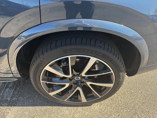 2021 Volvo XC90 T6 Momentum