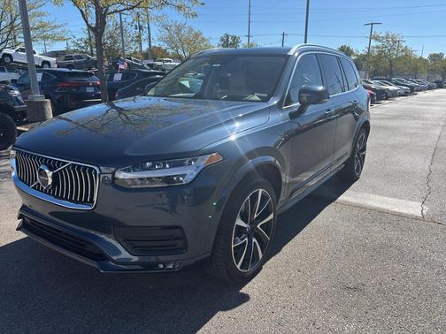 2021 Volvo XC90 T6 Momentum