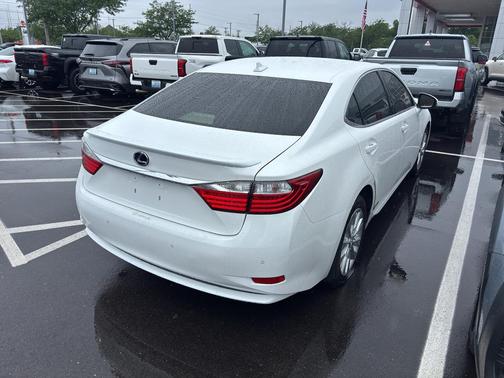 Starfire Pearl 2013 Lexus ES 300h Base