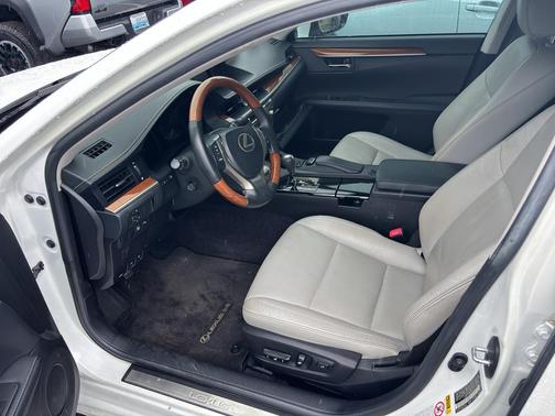 Starfire Pearl 2013 Lexus ES 300h Base