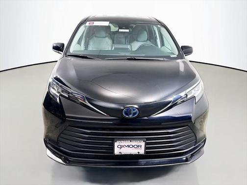 2023 Toyota Sienna LE