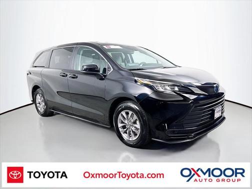 2023 Toyota Sienna LE