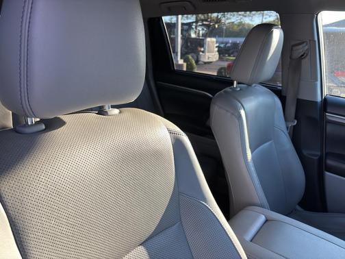 2019 Toyota Highlander Limited Platinum