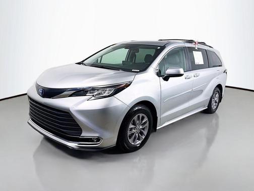 2022 Toyota Sienna XLE