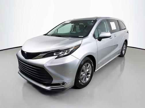 2021 Toyota Sienna XLE 7 Passenger