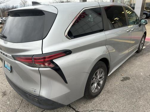 2021 Toyota Sienna XLE 7 Passenger