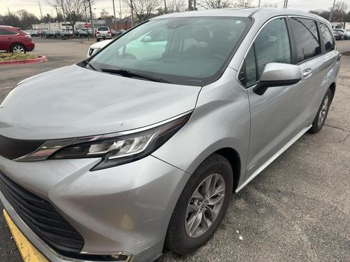 2021 Toyota Sienna XLE 7 Passenger
