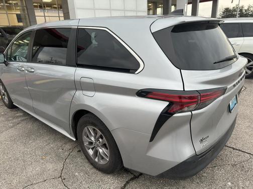2021 Toyota Sienna XLE 7 Passenger