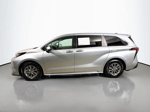 2021 Toyota Sienna XLE 7 Passenger